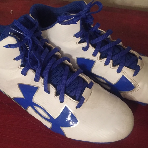 mens size 9 baseball cleats